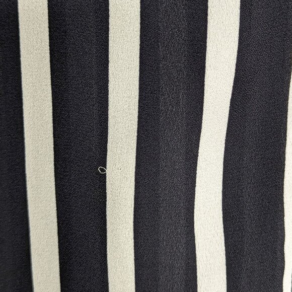 Sleeveless blouse navy and white striped medium EUC Banana Republic - Picture 9 of 9